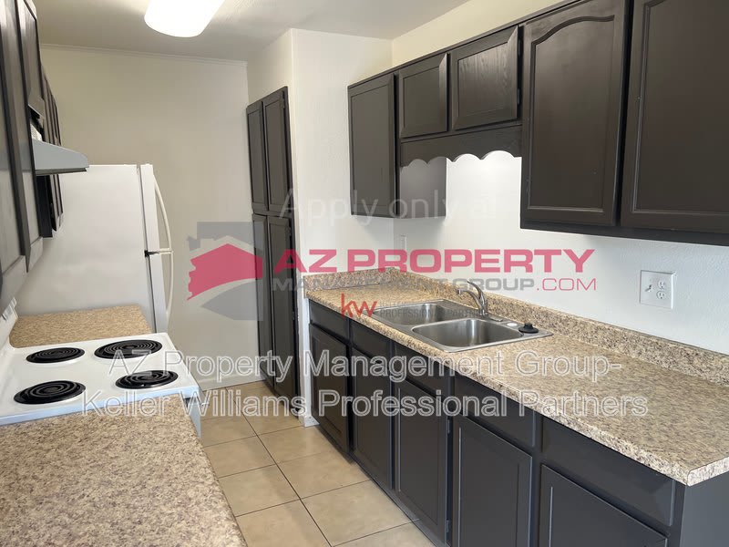 6033 W Golden Ln – photo 4