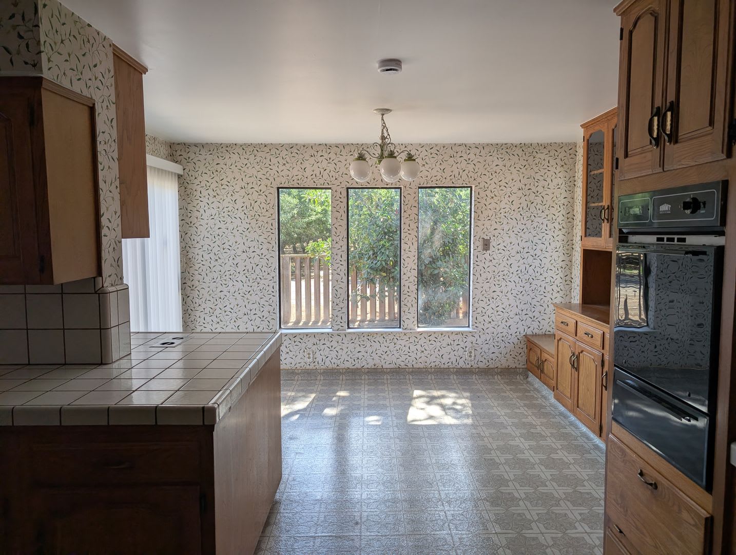Rural ranch style home with a nice floor plan offering nice amenities. – photo 4