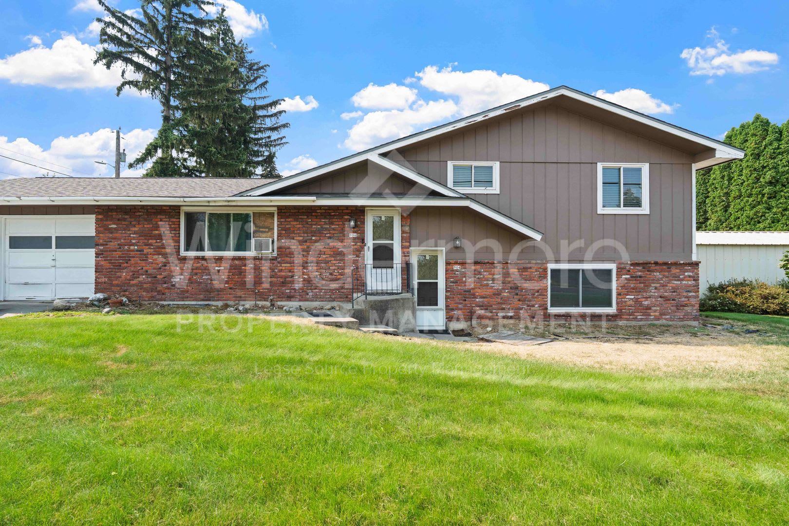**Half off one month's rent!!** 3 Bed 2 bath property centrally located in Spokane Valley – photo 1