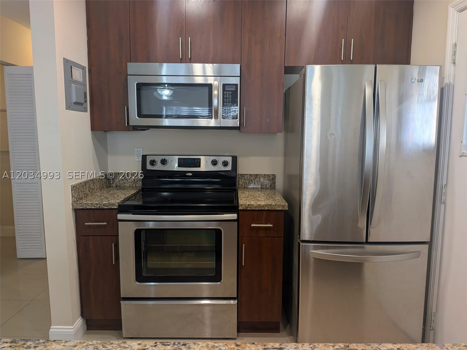 1104 NE 17th Ter – photo 4