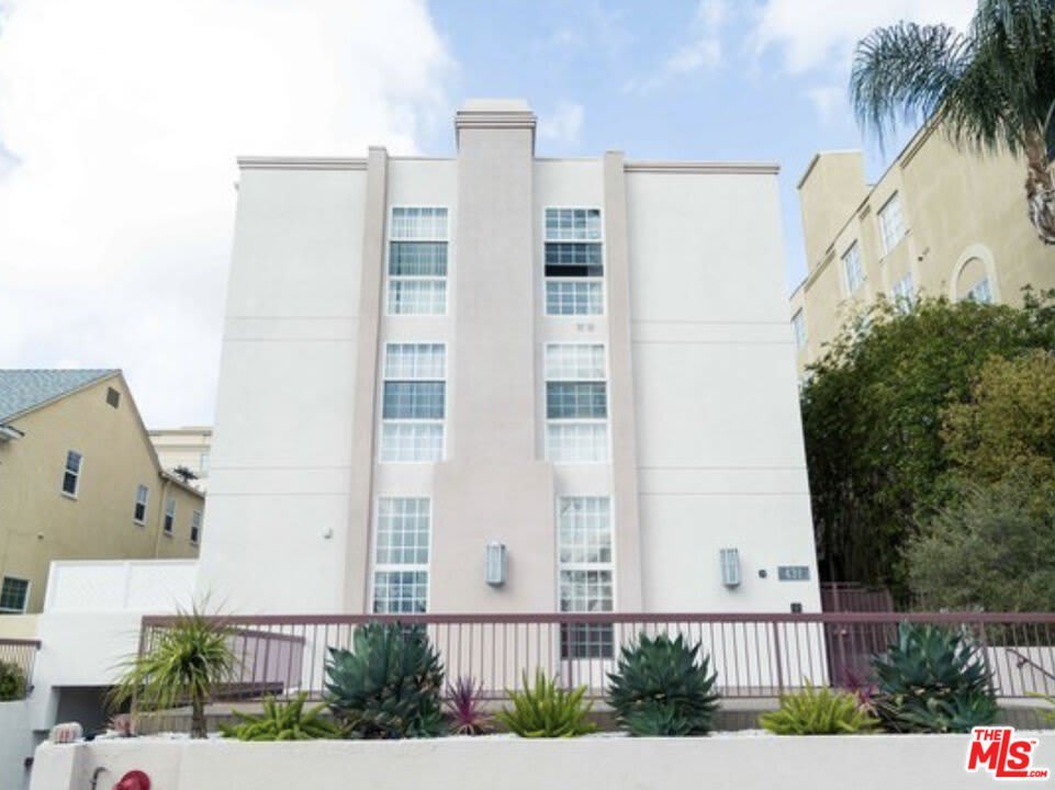 431 N Doheny Dr – photo 1