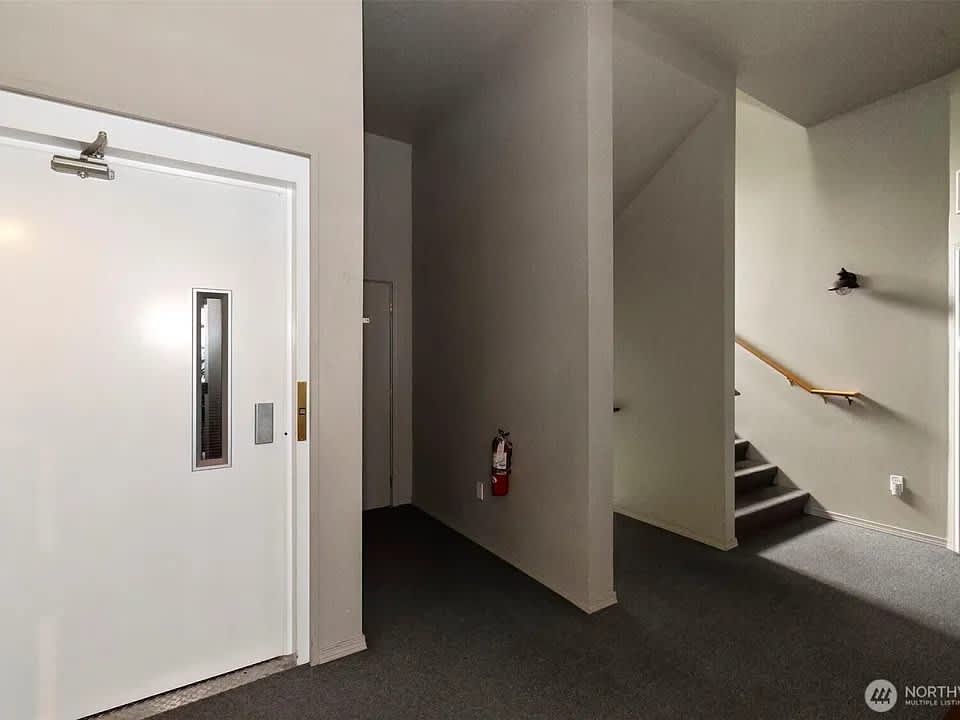 219 Tracy Avenue North – photo 2