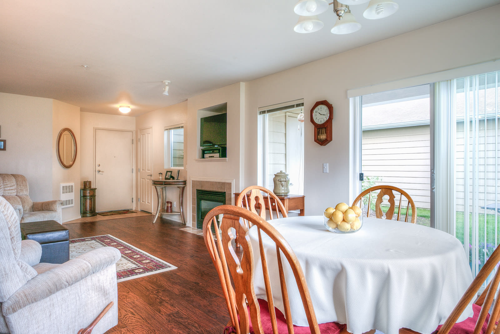 Beautiful 3 Bedroom Bordeaux Condo with 2 Garages – photo 3