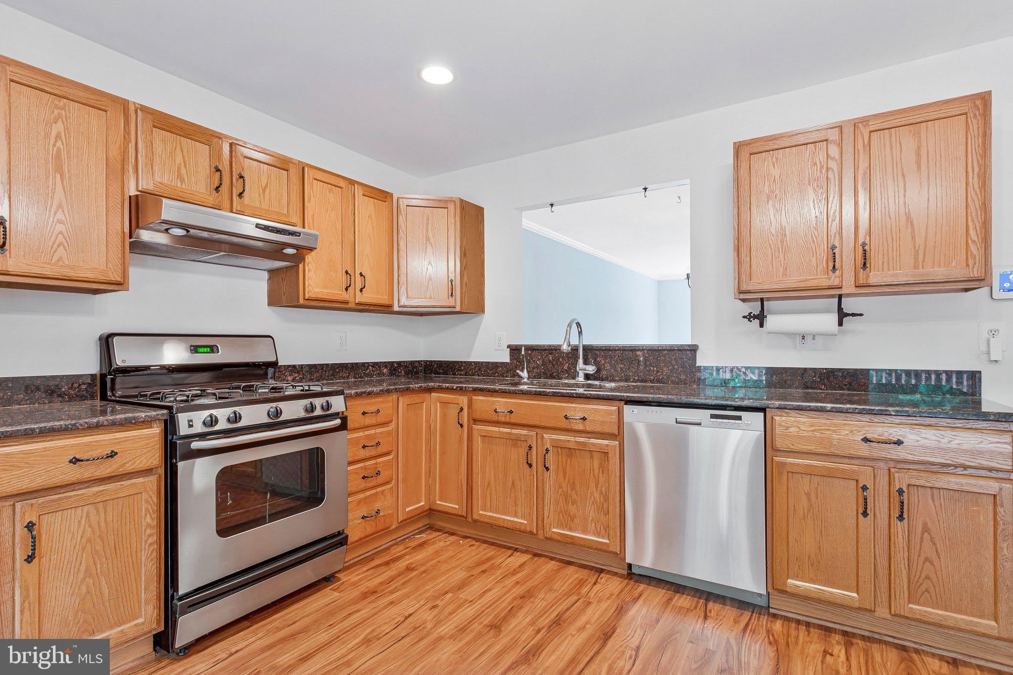 616 BELLERIVE Court – photo 3