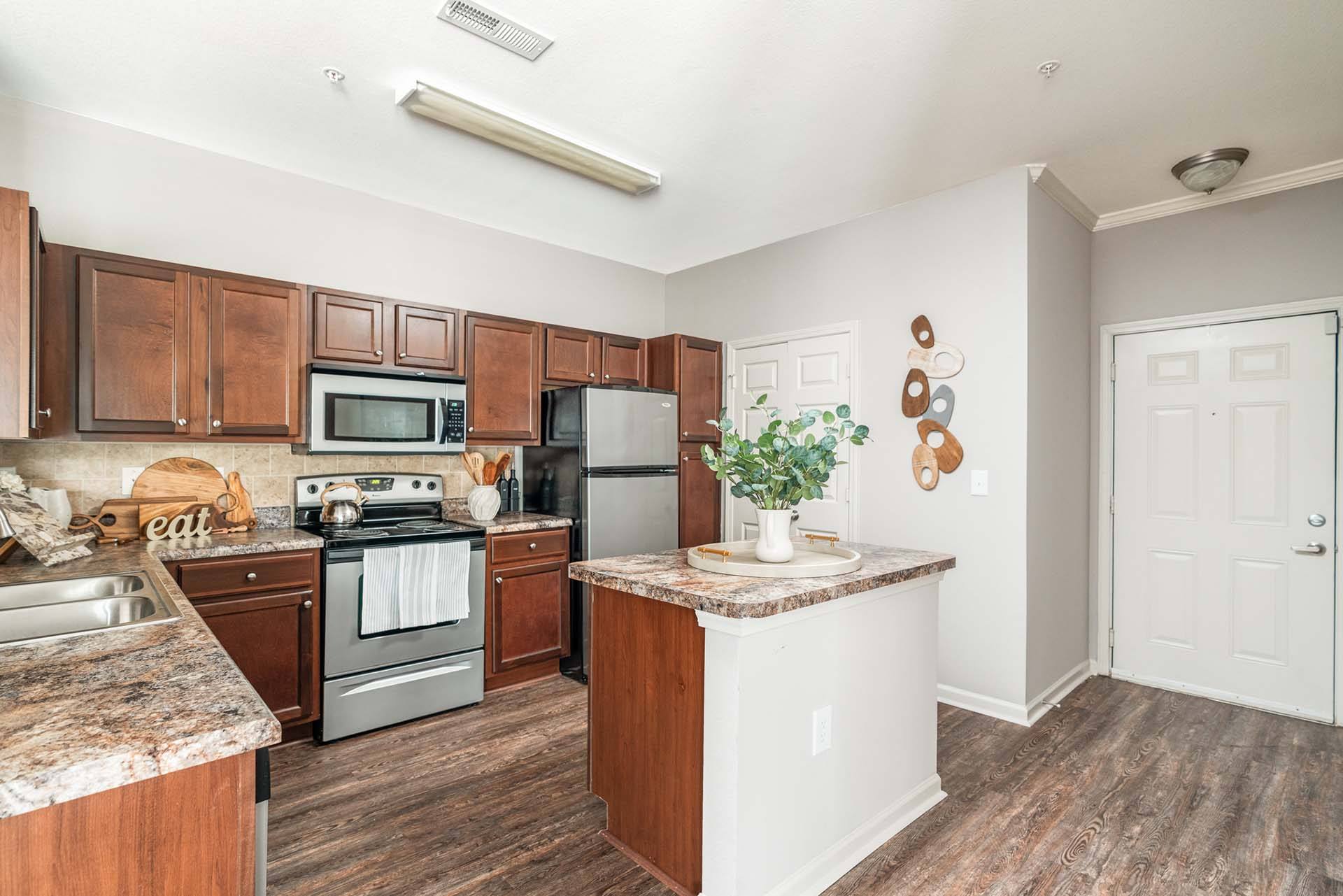 Vintage Creekwood Park Apartments – photo 3