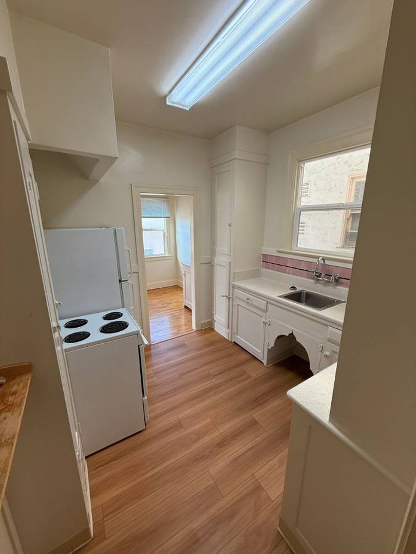 2br – photo 5