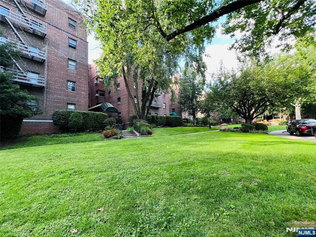 2333 Hudson Terrace – photo 2