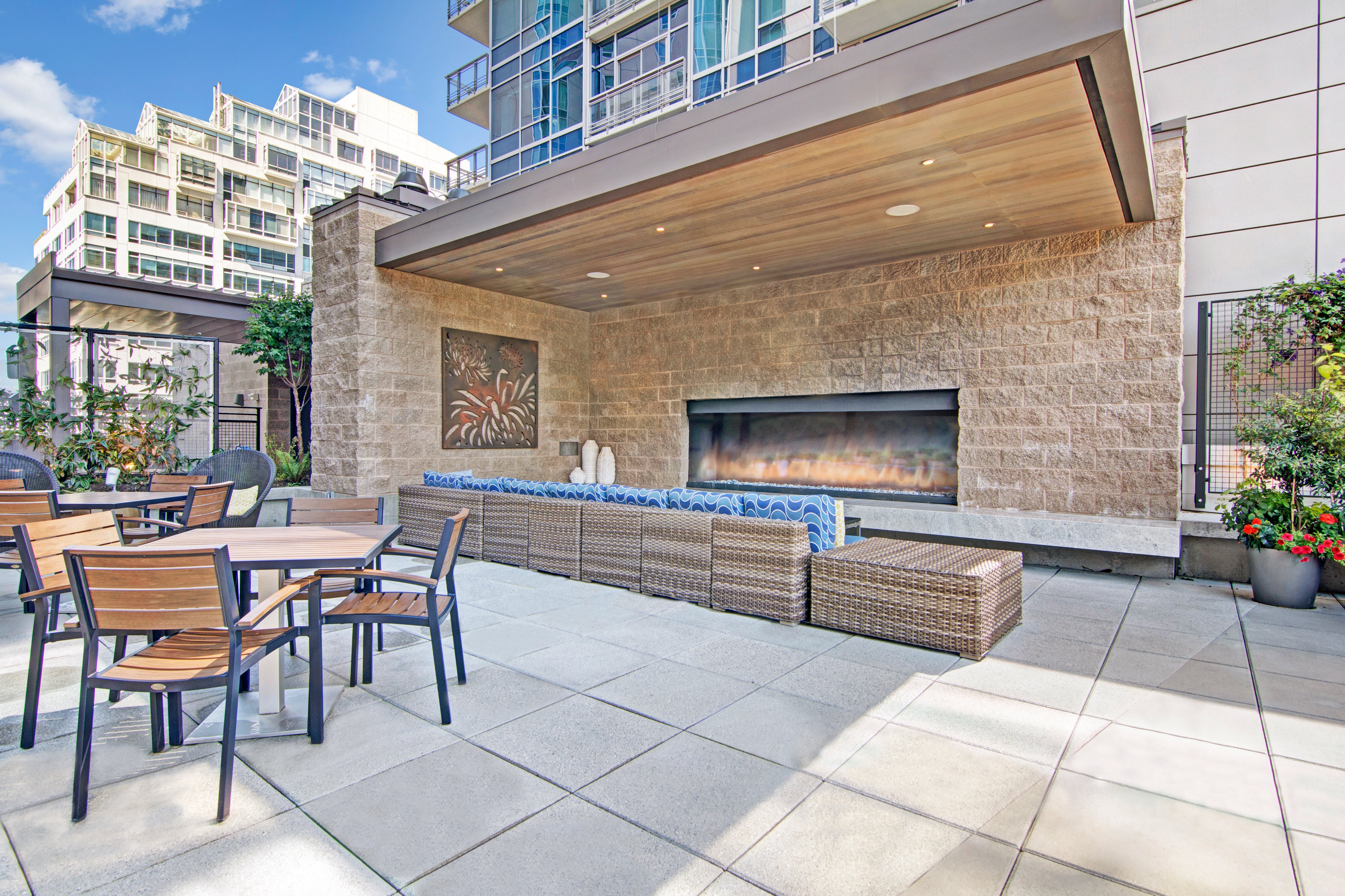 Tower12 Apartments – photo 2