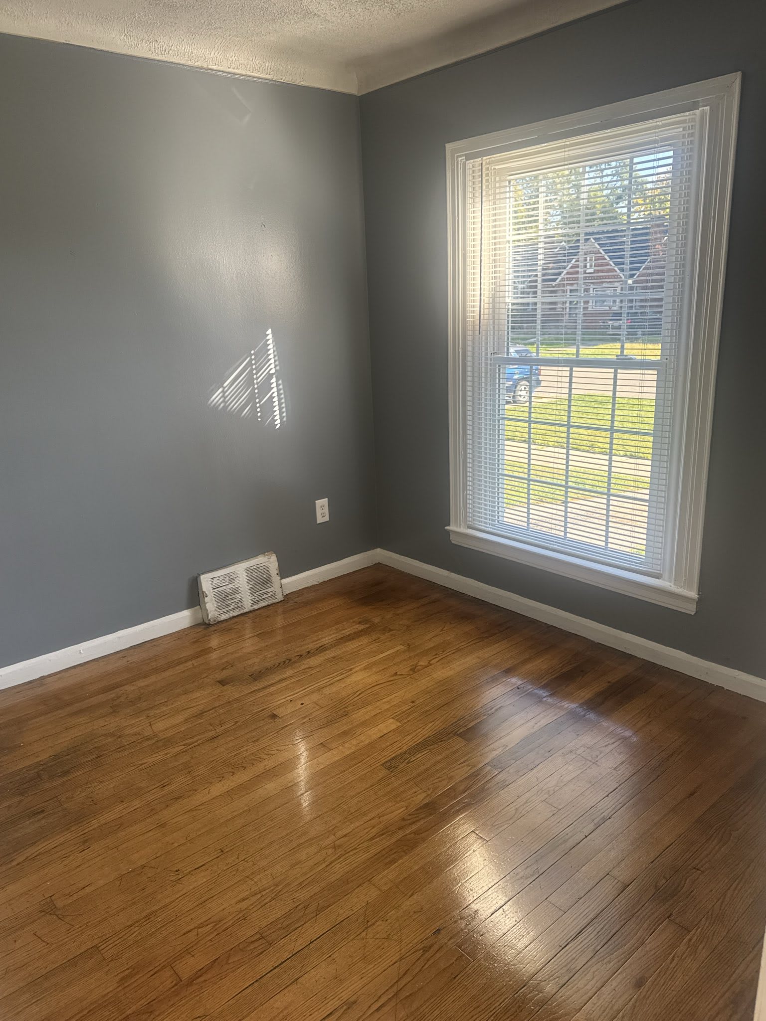 18915 Hamburg St – photo 5