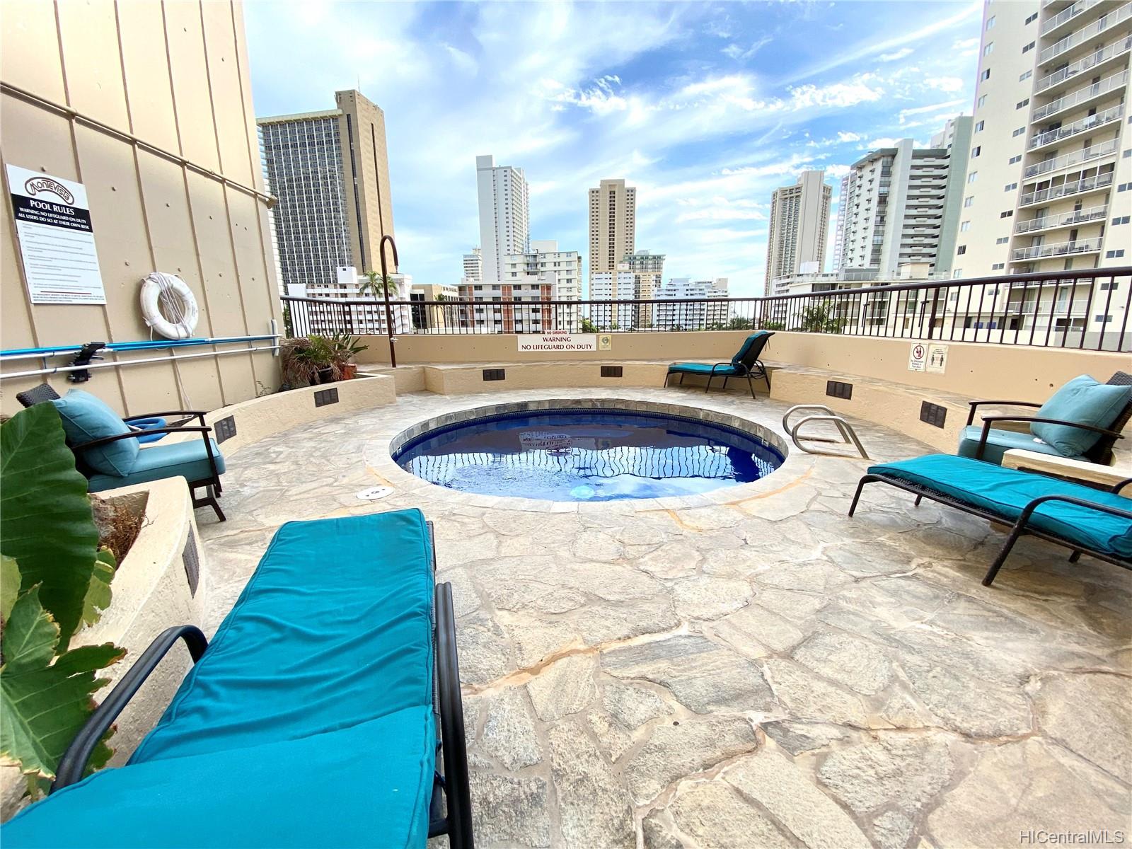 320 Liliʻuokalani Ave – photo 1