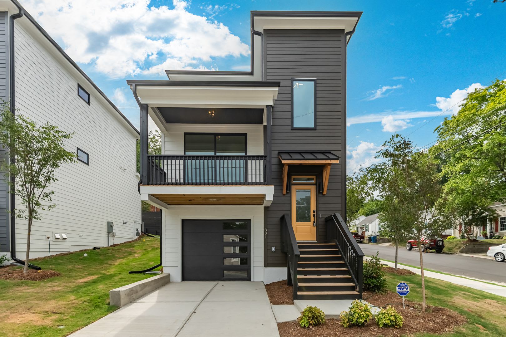 Sophisticated 3-Bedroom Home on a Corner Lot – photo 3