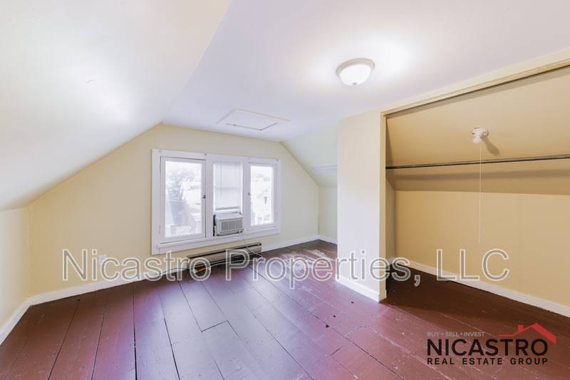 252 E Lane Avenue – photo 5
