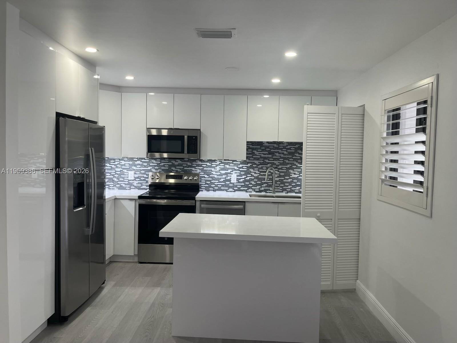 6004 Nw 38th St – photo 4