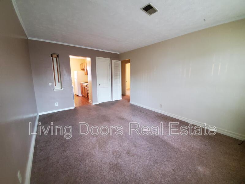 323 S 47th St – photo 3