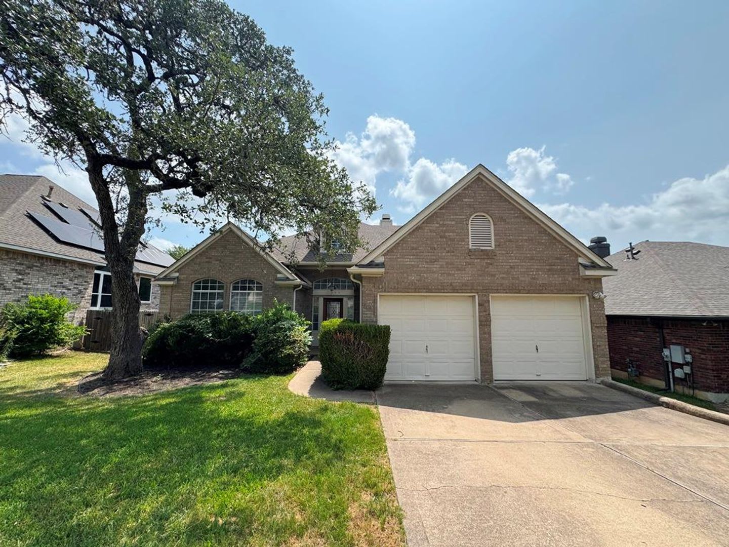 Bright Home With Big Windows Open Floorplan Available In Circle C Ranch – photo 1