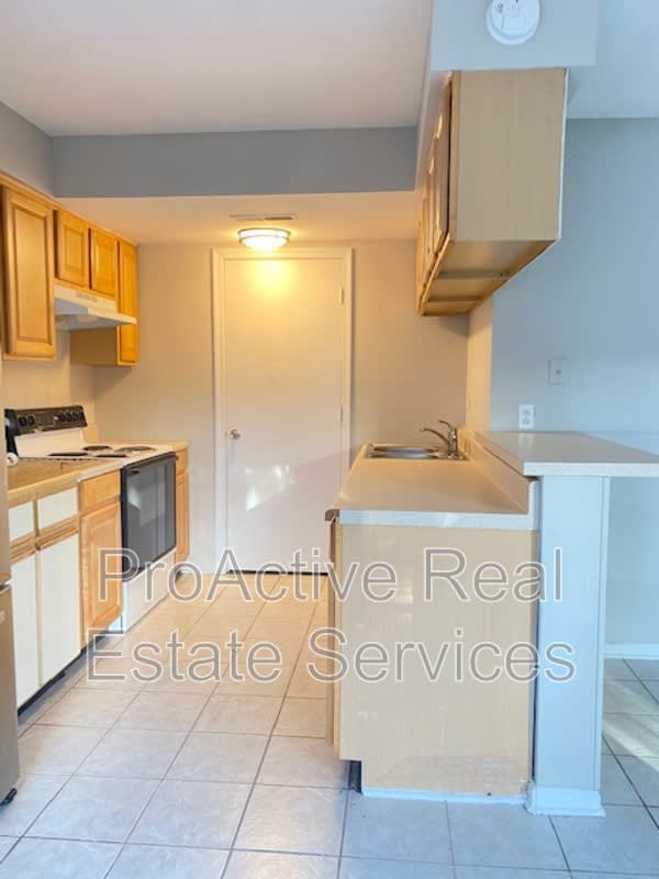 1321 Ruddy Oak Court 1 – photo 5