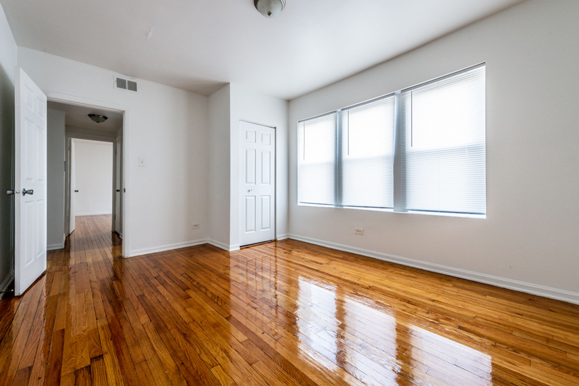 1123 N Lawler Ave – photo 5