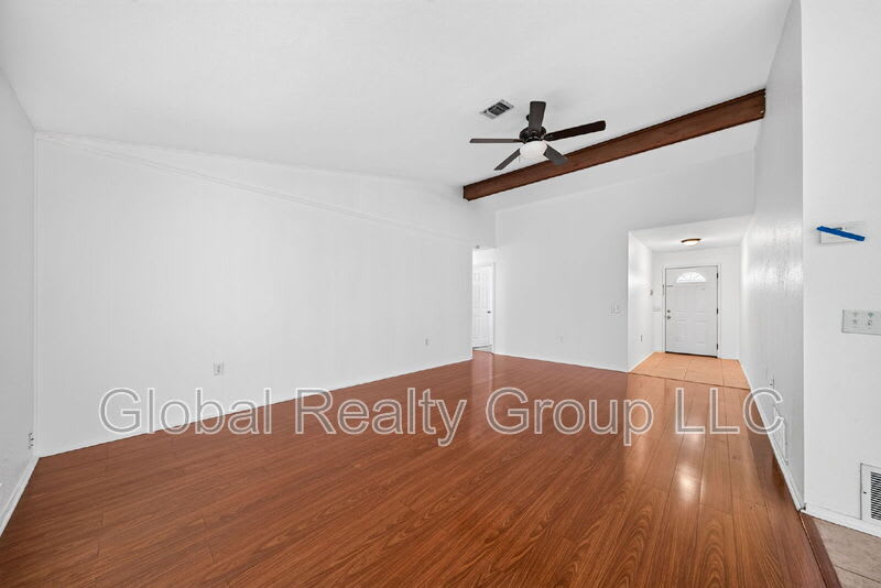 7713 Narrow Pass St – photo 5