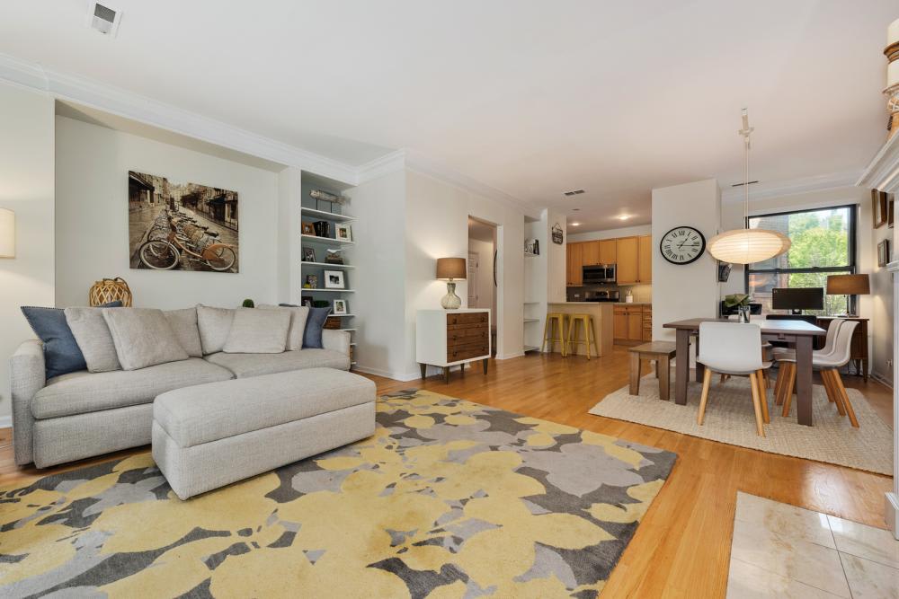 2439 N Burling St – photo 2