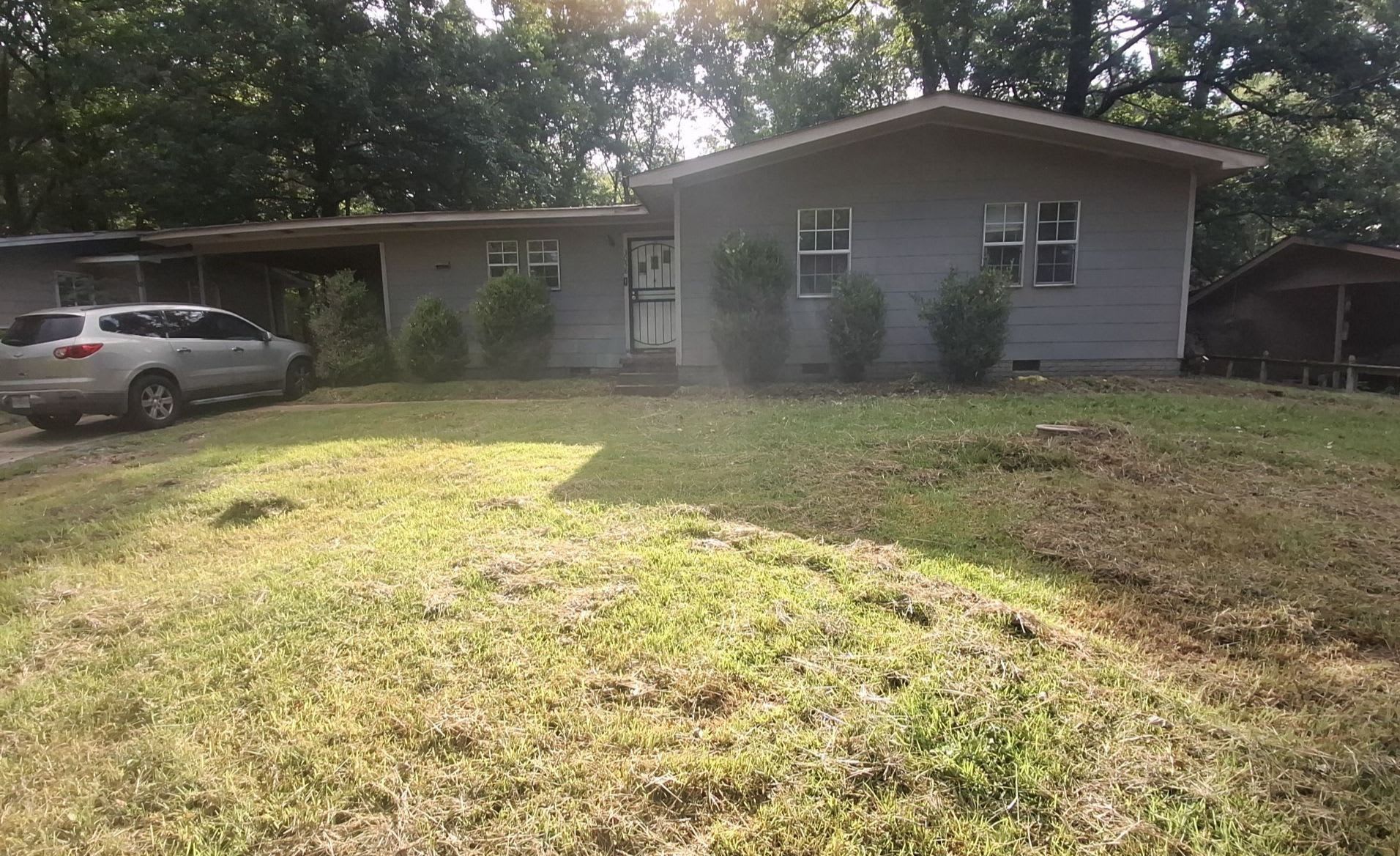3058 Woodside Drive – photo 1