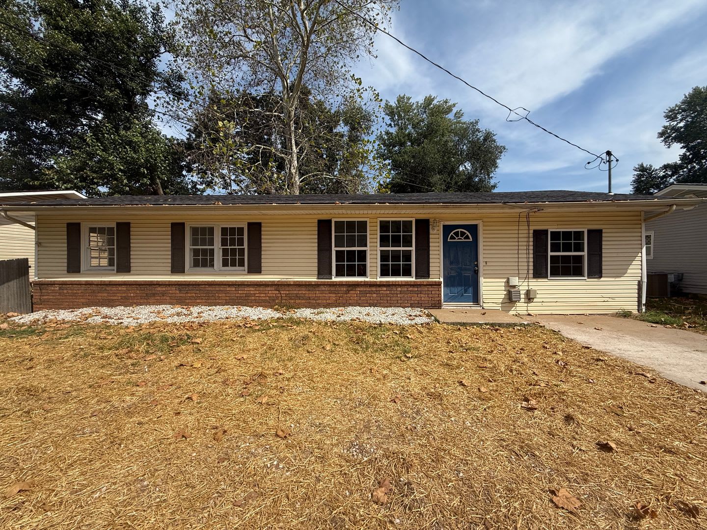 3 bedroom 1 bath available now! – photo 1