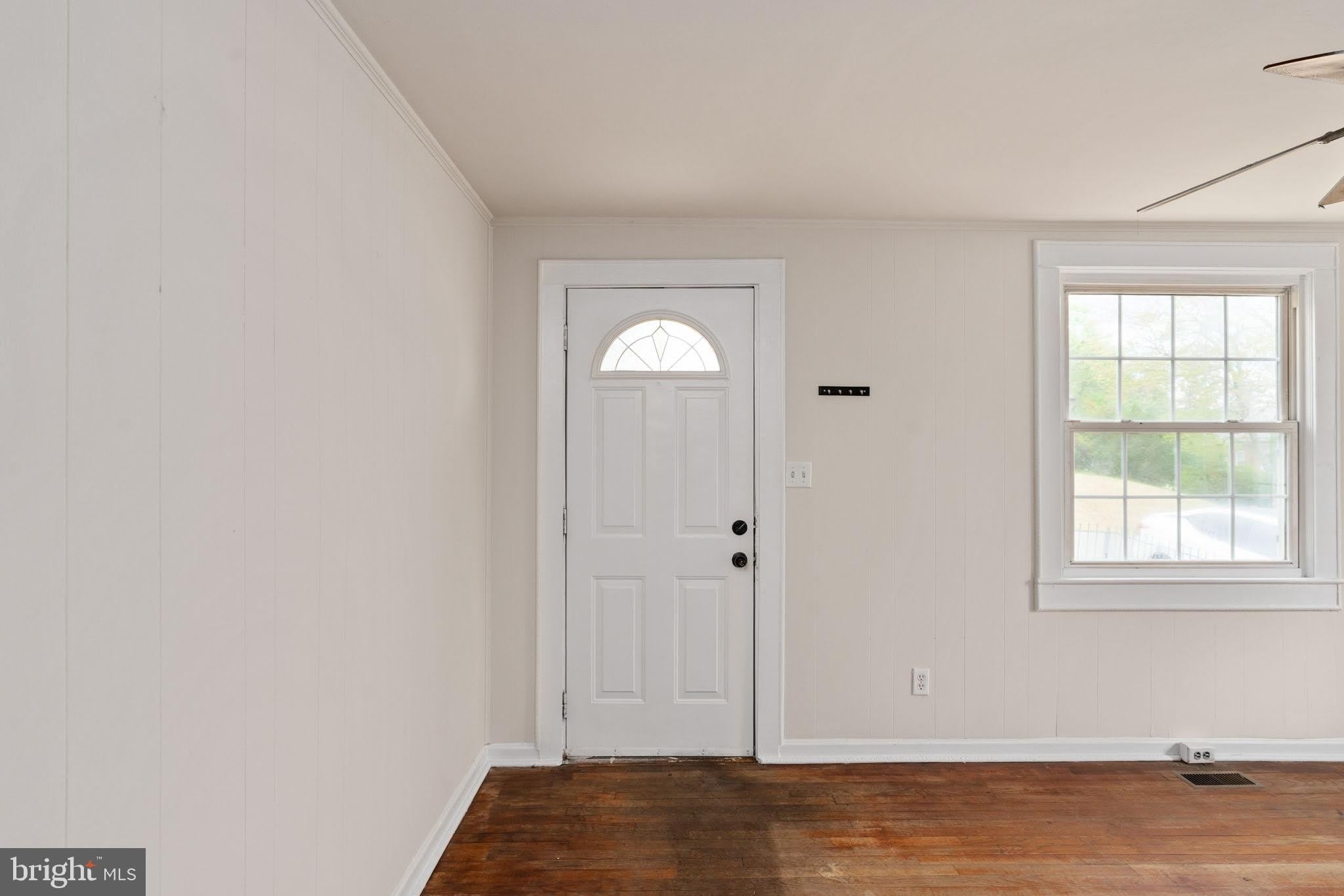 311 COLONIAL Avenue – photo 3