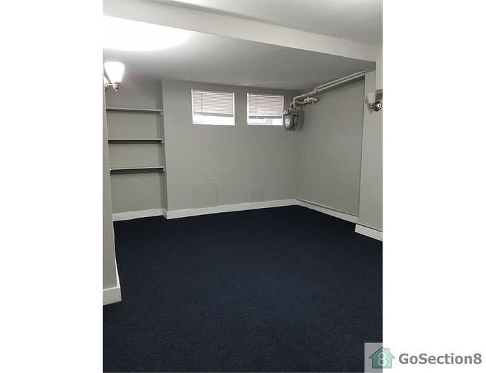 1099 North Kenwood Avenue – photo 5