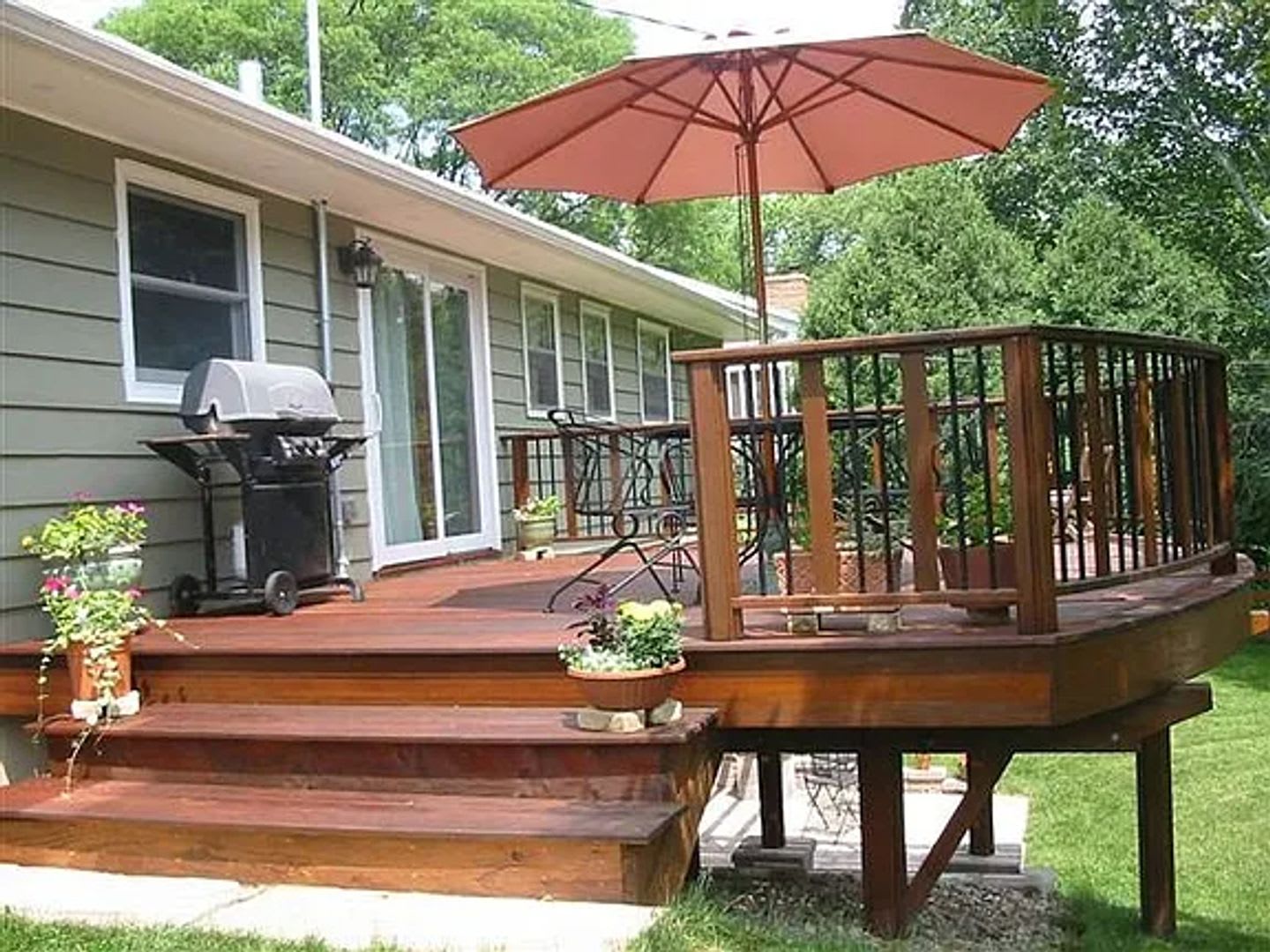 717 Anthony Lane – photo 2