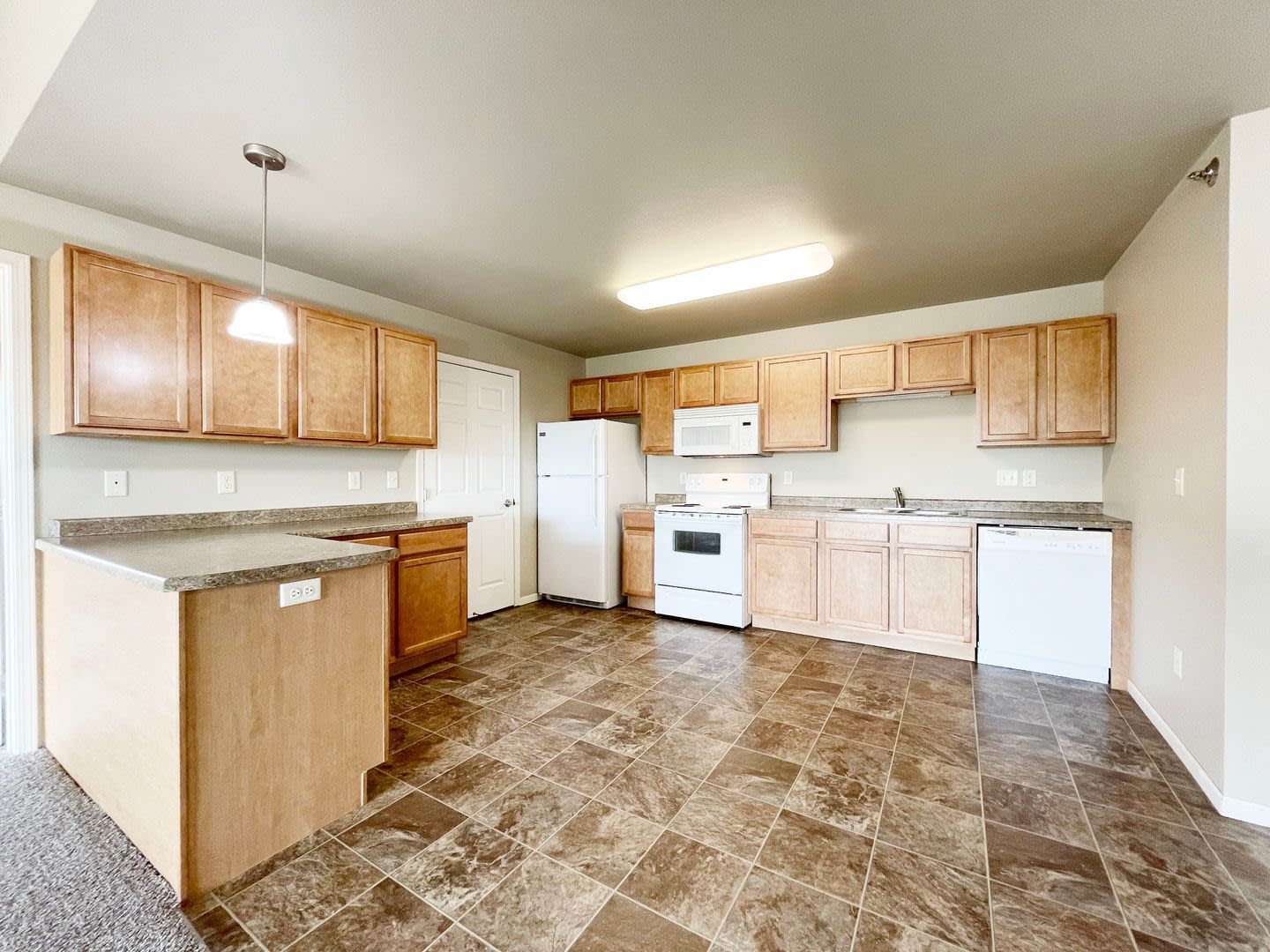 Willow Brooke Lodge Apartments – photo 4