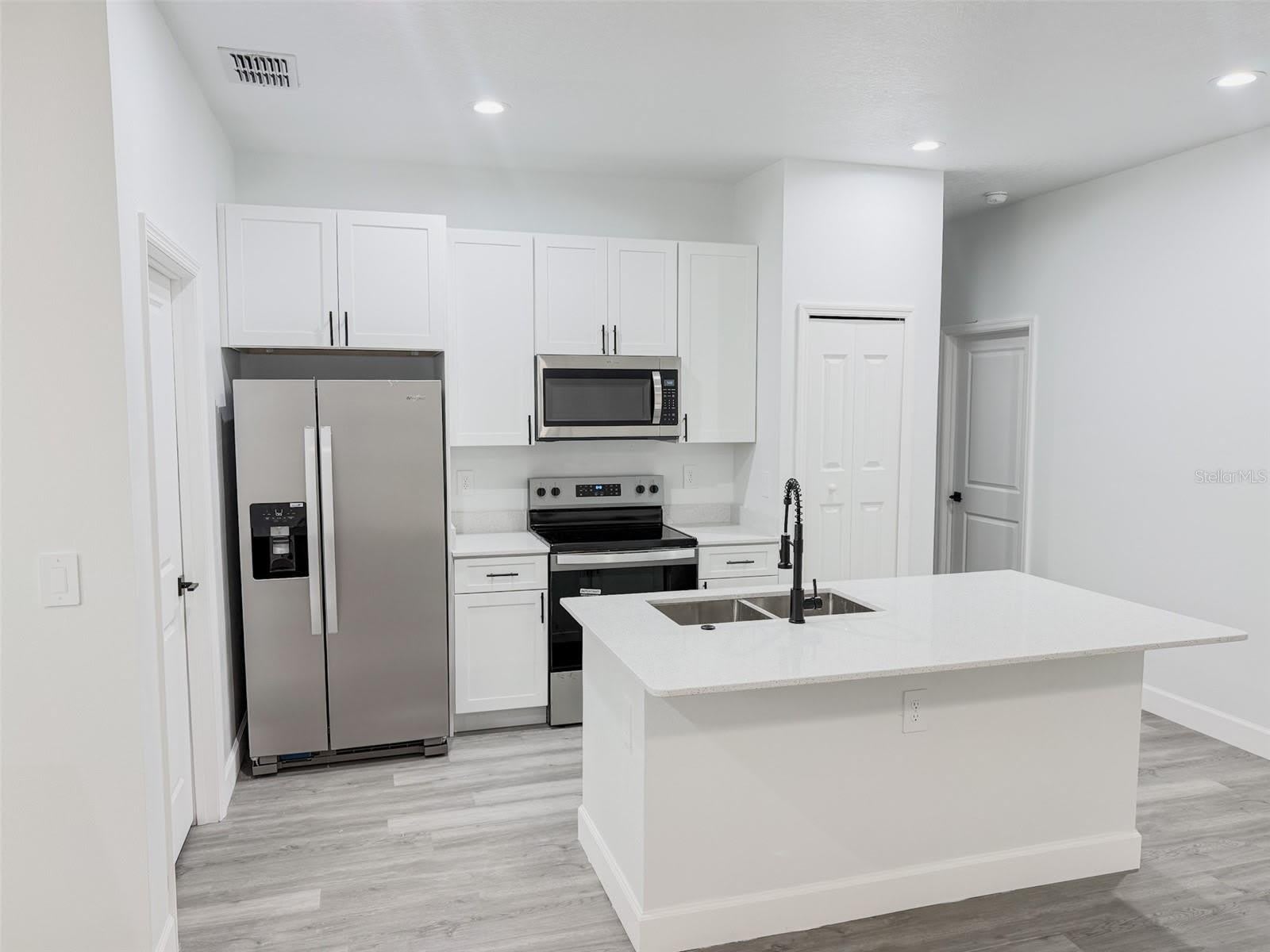 824 HANOVER Avenue – photo 2