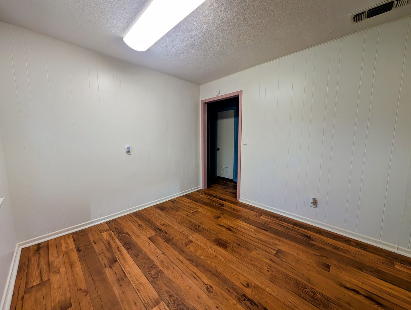 2 Bedroom on the AR side Available Now! – photo 4