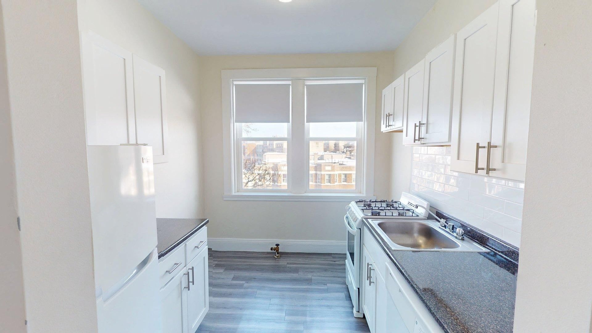 Charming 1 Bedroom-No Broker Fee – photo 1