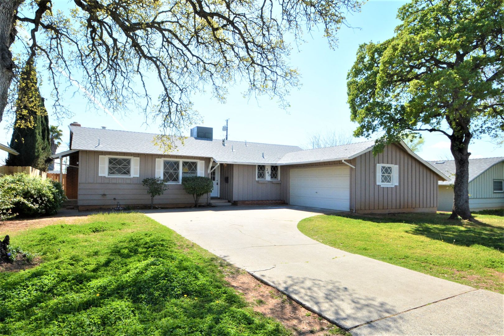 Charming 3 bedroom 2 bath Home in the Forward Addition – photo 1