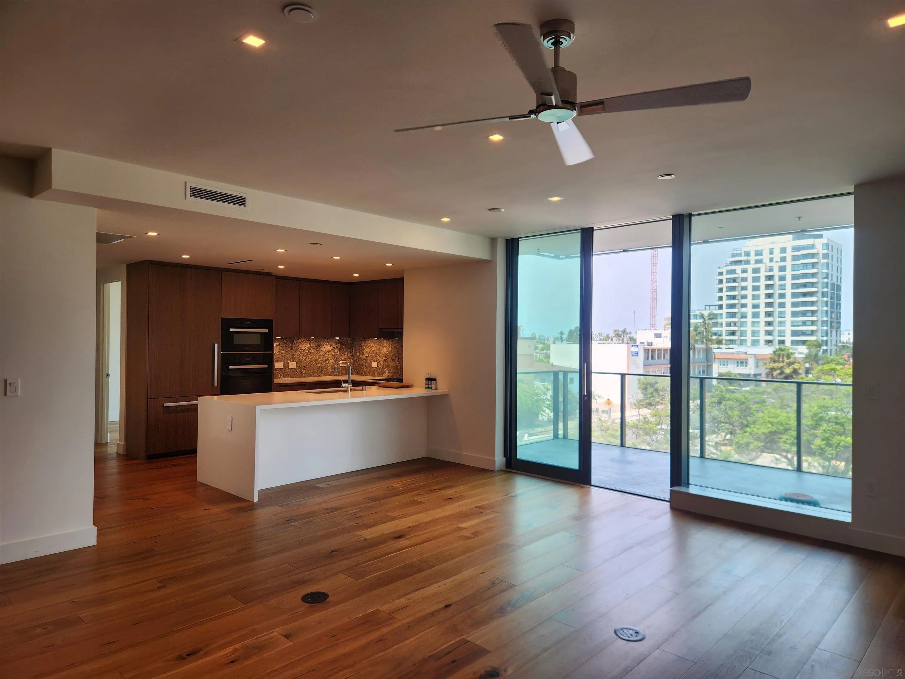 2855 5th Ave – photo 2