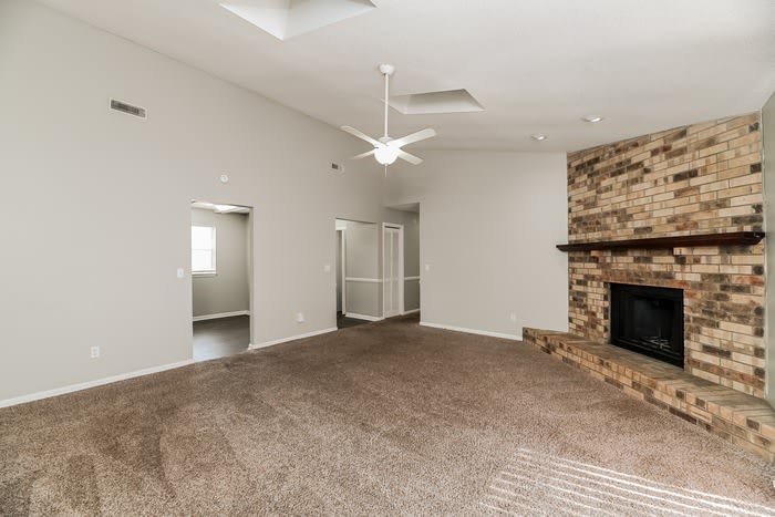405 Crestwood Drive – photo 4