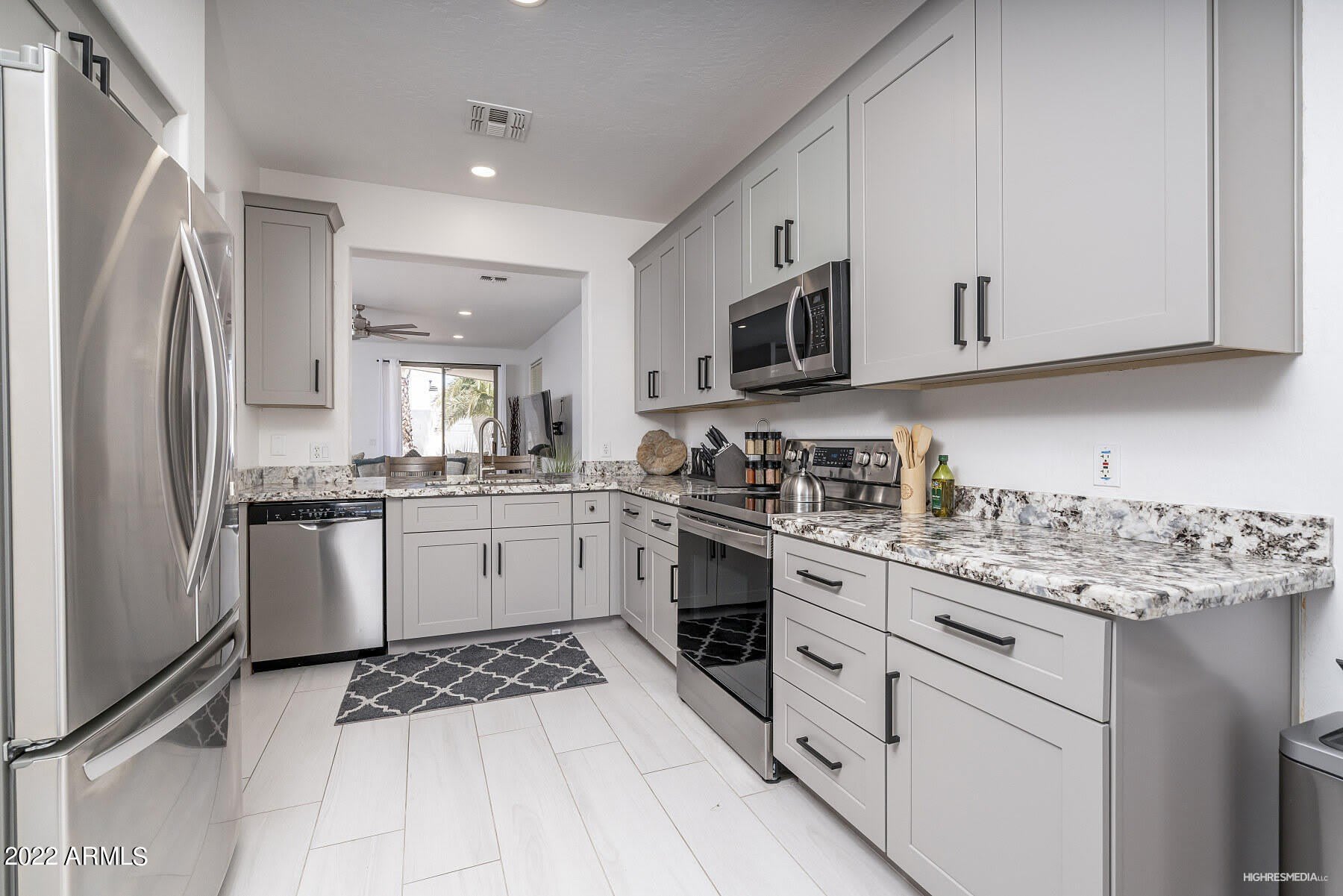 1036 E SUSAN Lane – photo 5