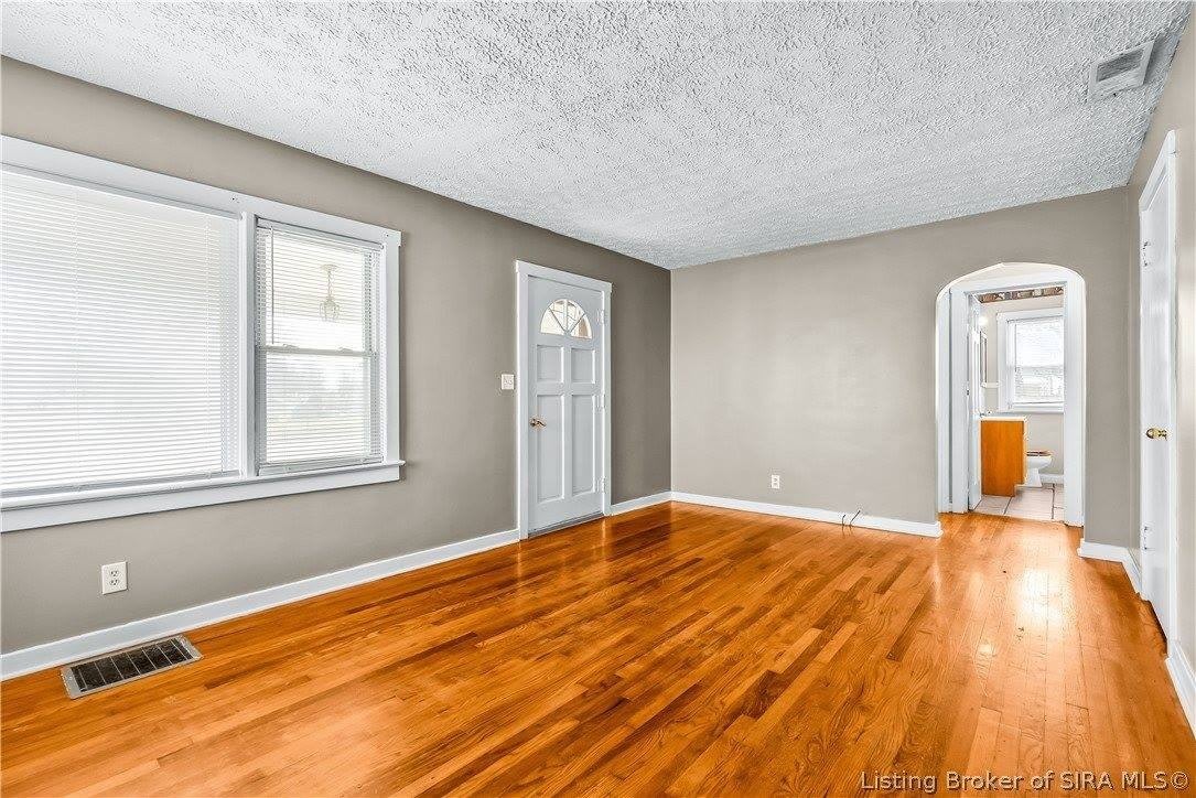 1327 East 8th Street – photo 4