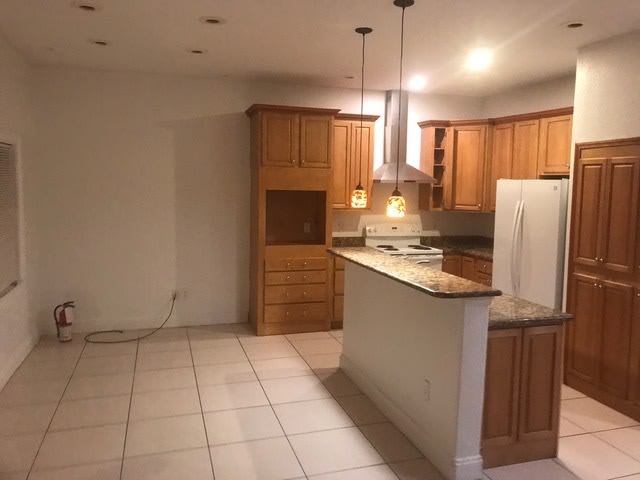 Beautiful 4 bedrooms 2.5 bathrooms Two-Story Single Family Home Located in Brandon FL! – photo 4
