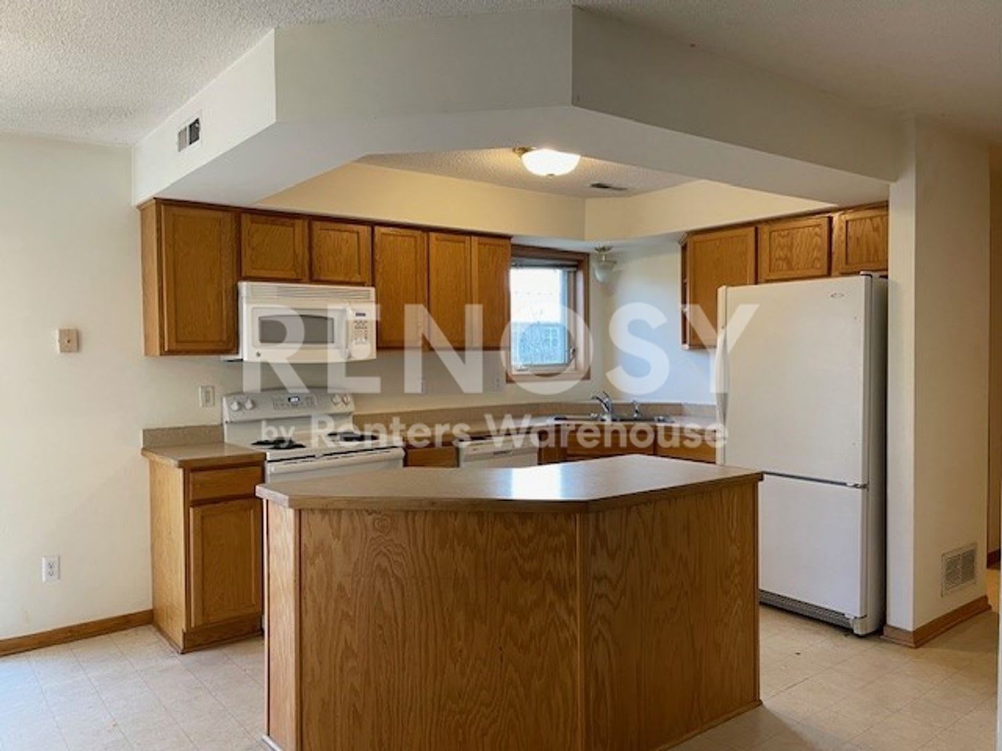 Spacious 3 Bedroom 1.5 Bath Townhome in Chisago City – photo 4