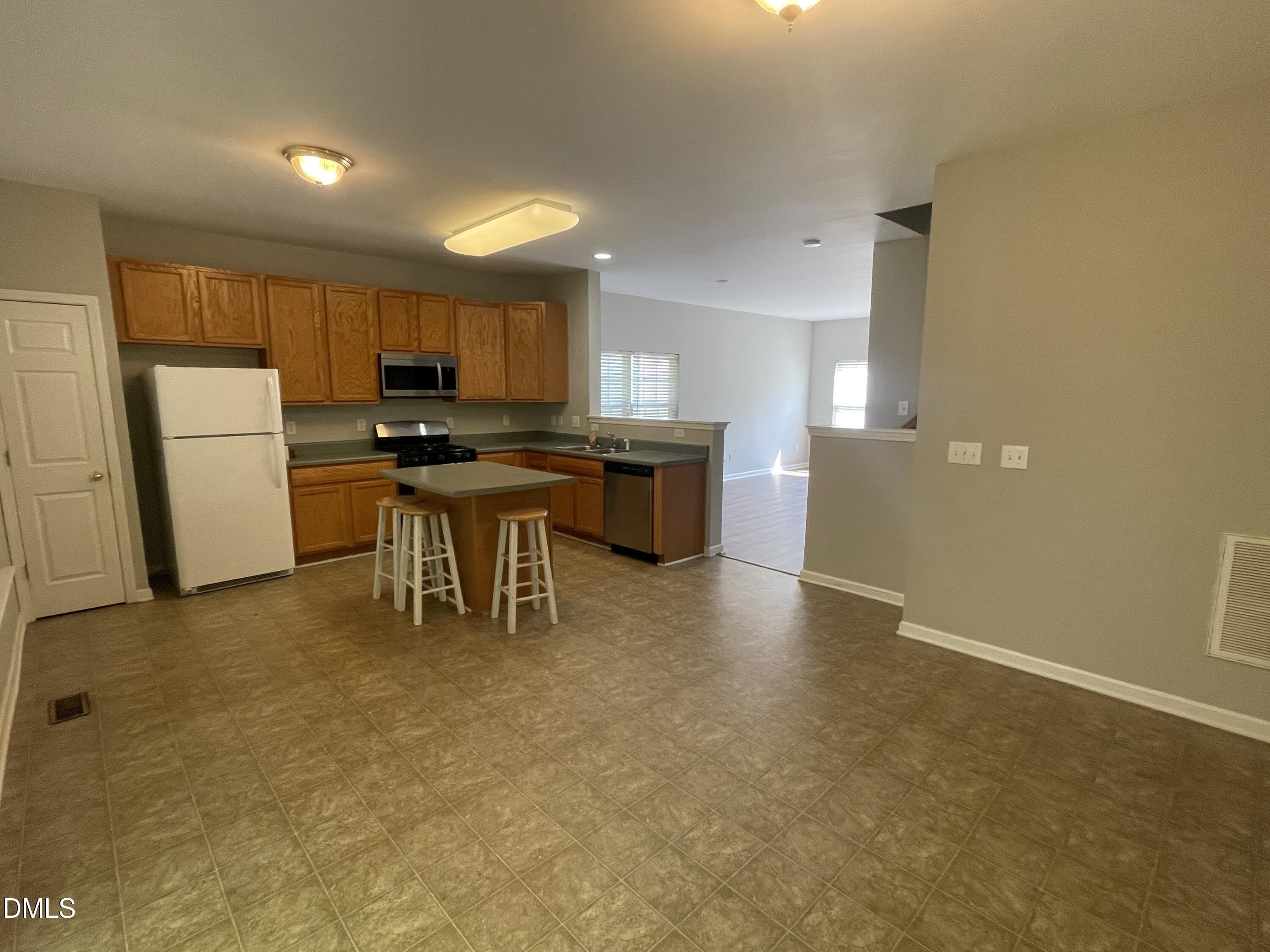 2910 Barrymore Street – photo 4
