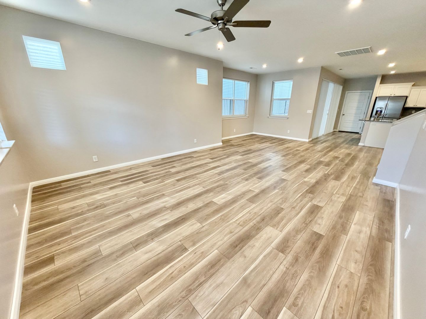 Gorgeous Desert Color Home with Internet Included! – photo 5