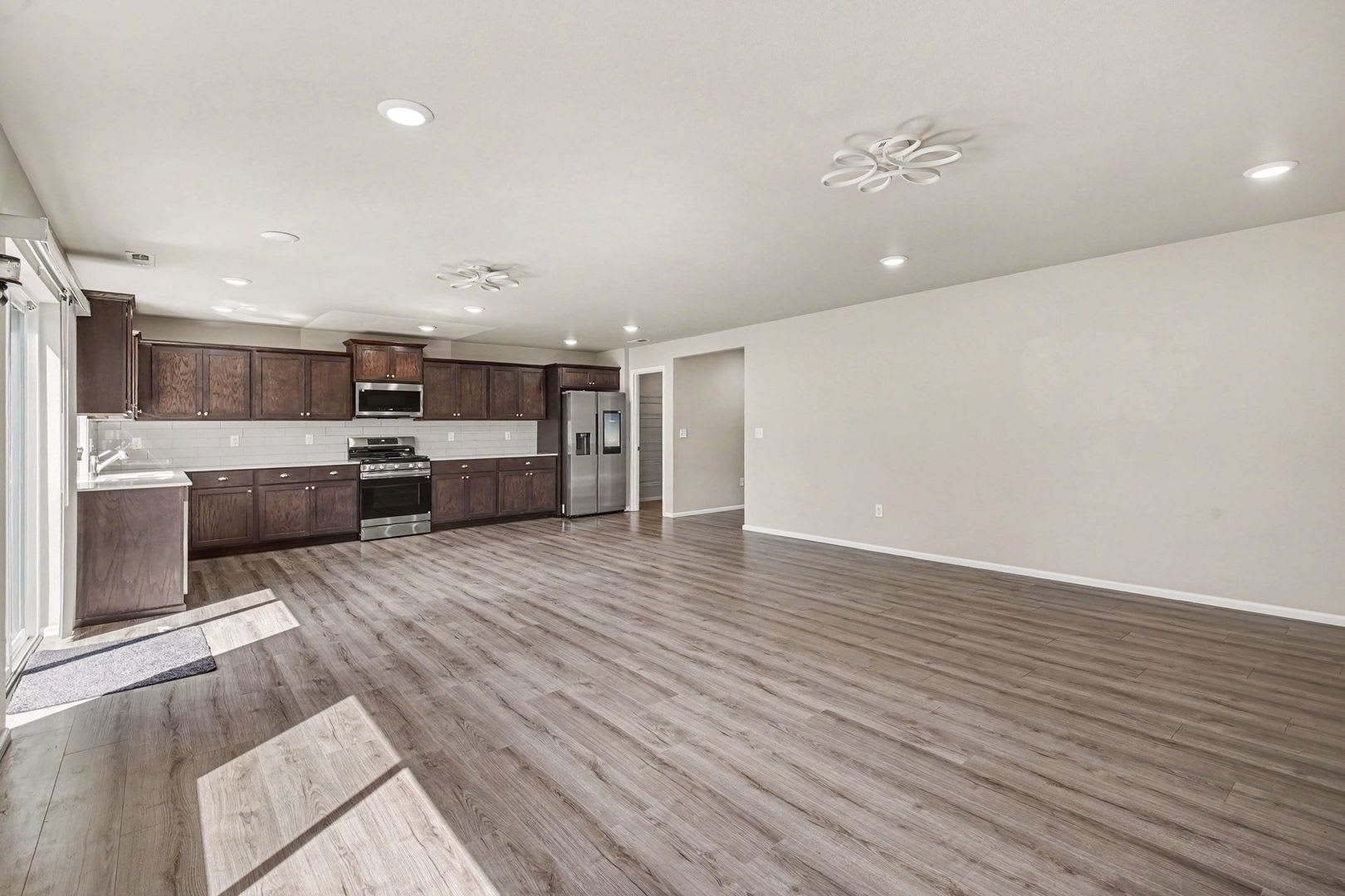 Spacious 5-Bedroom Home with Bonus Loft in Daisy Crossing! $3,100!! – photo 4