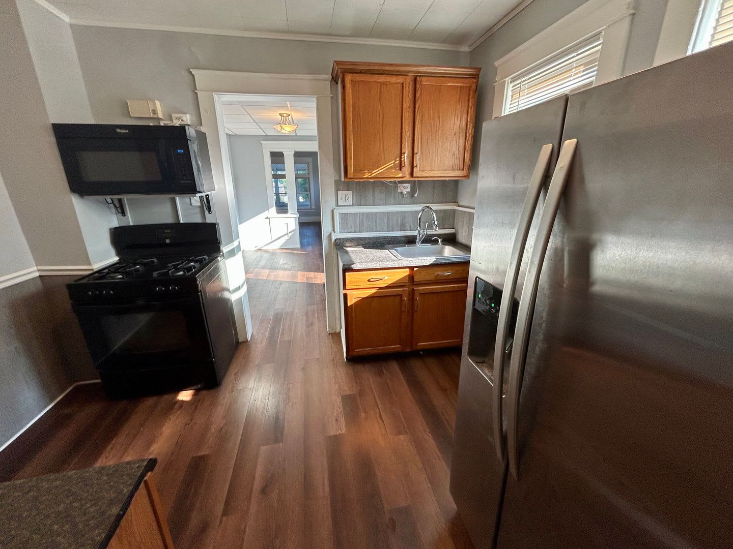 Bright 2 Bed 1 Bath Apartment – photo 2