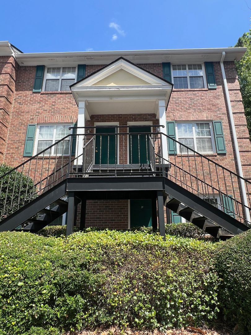 2 Bed 2 5 Bath Townhouse – photo 2