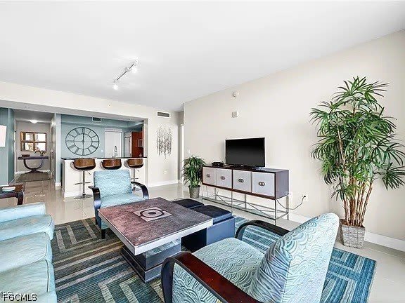 3000 Oasis Grand Boulevard – photo 3