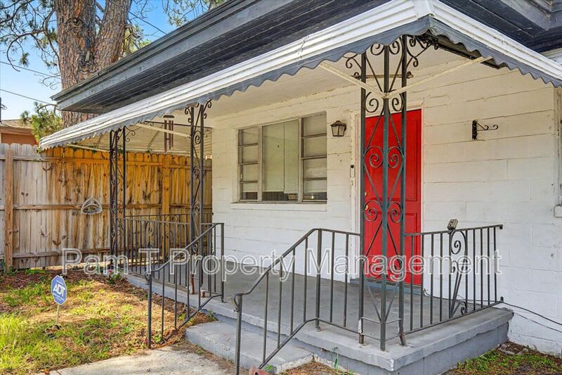 1120 Darwin St – photo 2