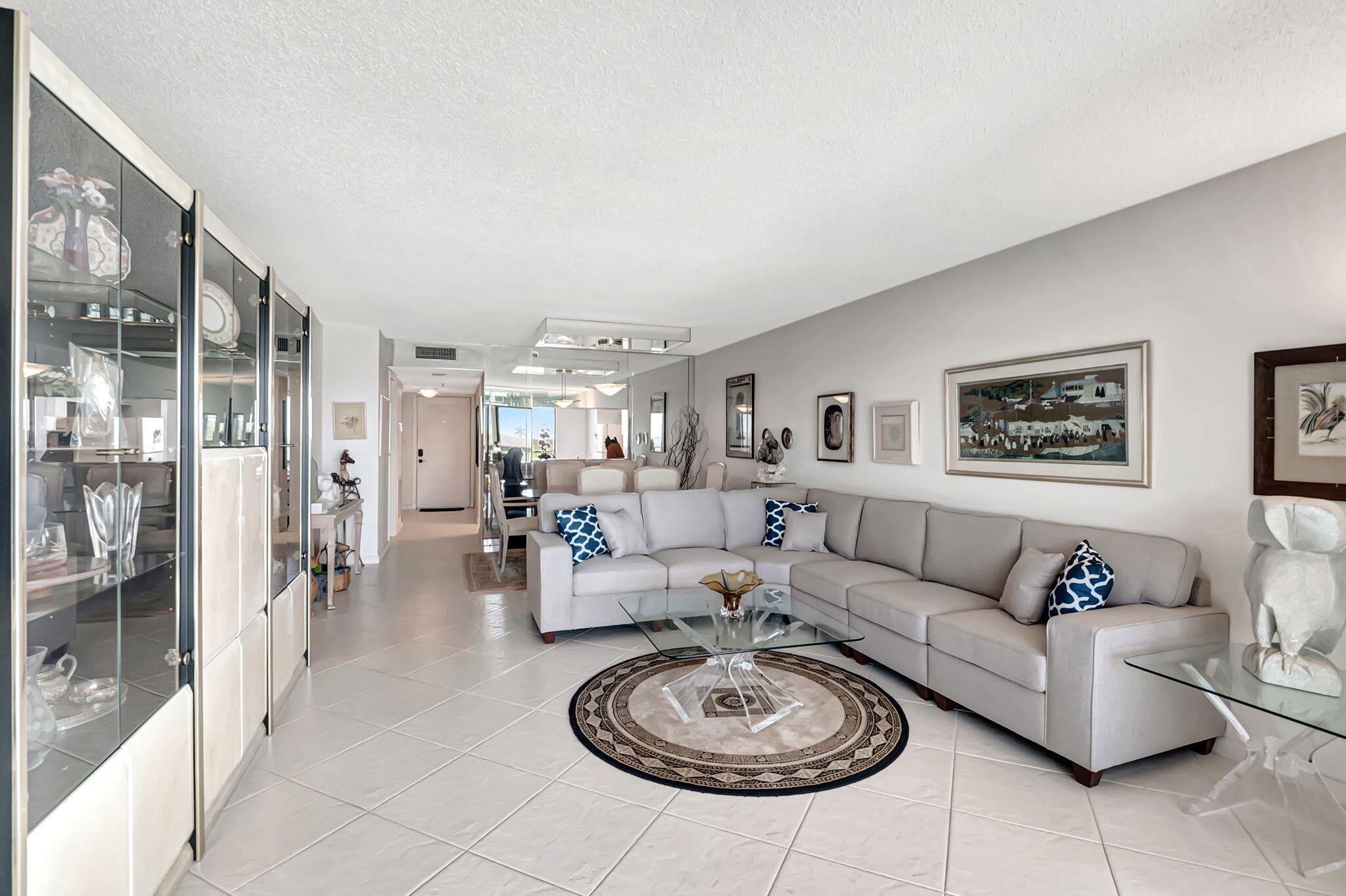 6866 Huntington Lane – photo 1