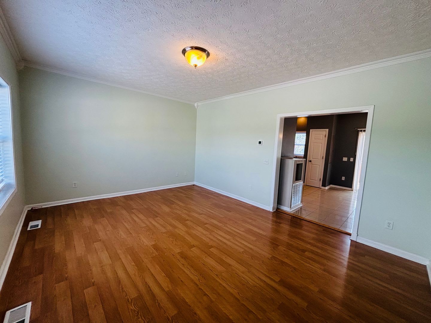 Conveniently Located 2 Bedroom 1 5 Bath Townhouse – photo 2