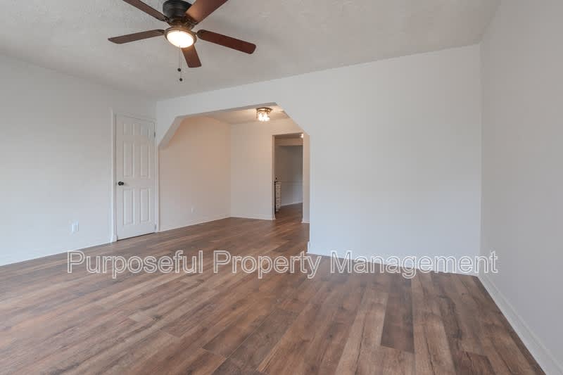 221 West Douglas Drive – photo 3