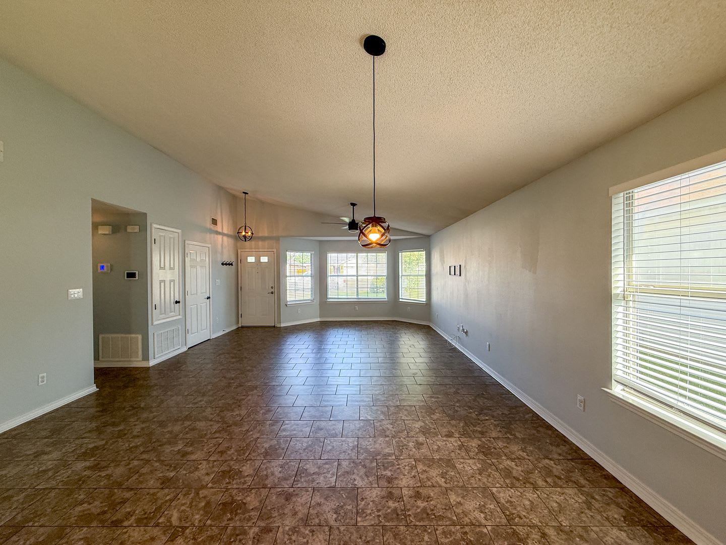 Charming 3 Bedroom Home with Pergola, Fenced Backyard & Washer/Dryer Included! – photo 3